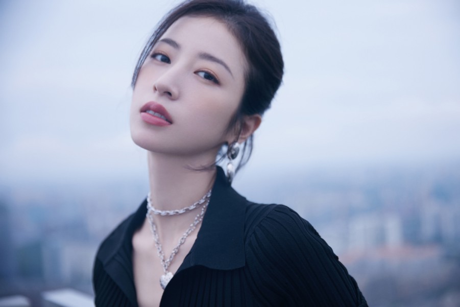 陈思思献唱《上了油画的女人》优美柔情堪称《雨巷》音乐版