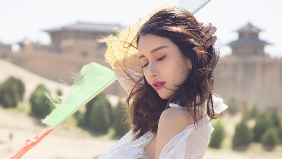 金美儿原创单曲《蓝色风》上线 彰显夏季律动彩色活力